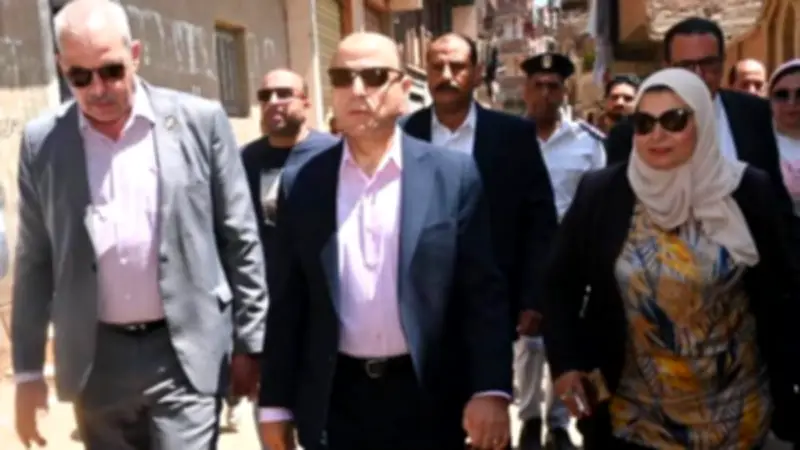 محافظ الغربية يتفقد قرى صناعة الأثاث بالسنطة ويدعم الحرفيين