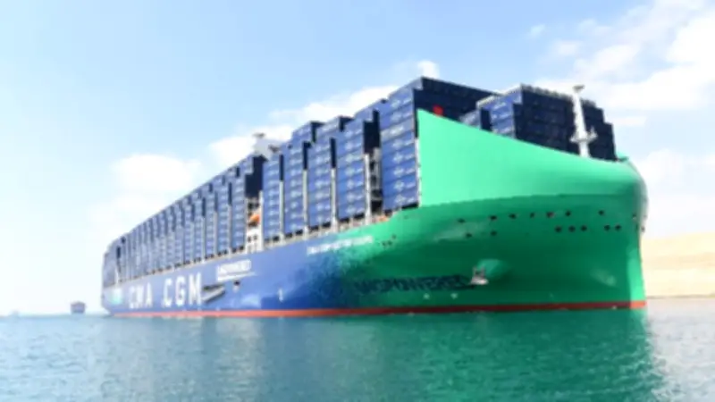 عبور سفينة الحاويات الفرنسية العملاقة CMA CGM NOTRE DAME لقناة السويس