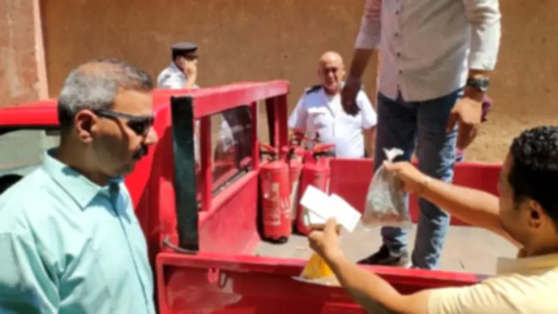 ضبط منشأة غير مرخصة لتعبئة طفايات الحريق بمواد مجهولة في إمبابة