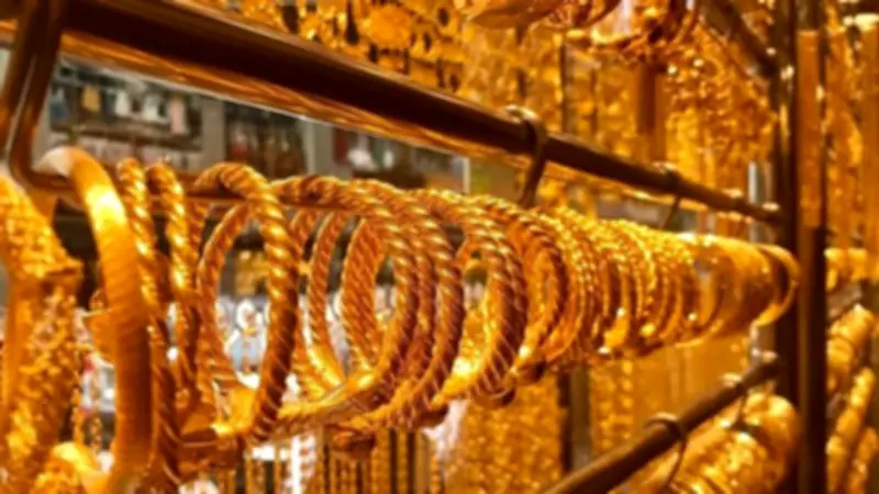 هل يهبط سعر جرام الذهب لـ5 آلاف جنيه؟ خبير يجيب بعد انهياره