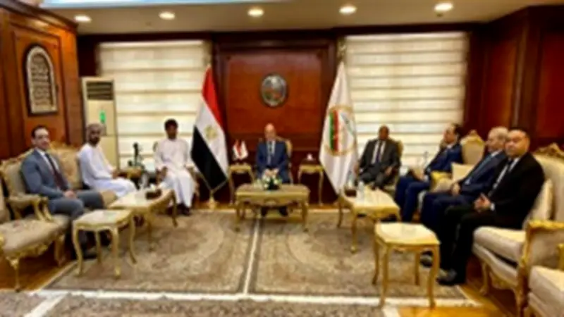 لقاء رئيس النيابة الإدارية مع وفد عماني لتعزيز التعاون الرقابي المشترك