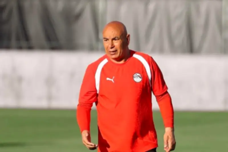 حسام حسن يستقر على بديل مهند لاشين أمام أستراليا