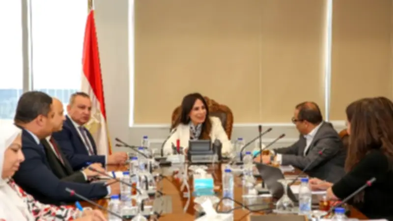 وزيرة الإسكان تبحث إقامة مشروع أوت ليت تجاري ضخم بمدن شرق القاهرة