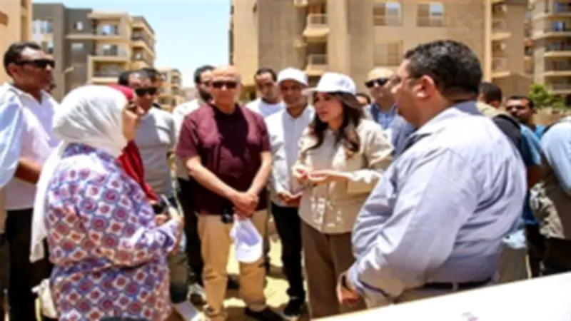 وزيرة الإسكان تتابع تطوير الخدمات والمسطحات الخضراء بمشروع دار مصر – الأندلس