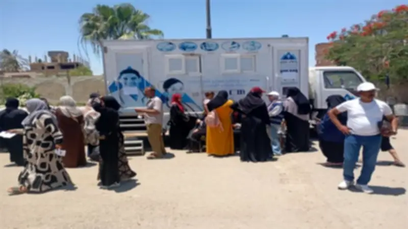 قافلة «إيد واحدة» تقدم خدمات طبية مجانية لـ487 مواطنًا في السويس