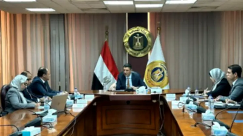 وزير الصناعة يعلن إقامة مجمعات صناعية في الصعيد لتوطين الصناعات