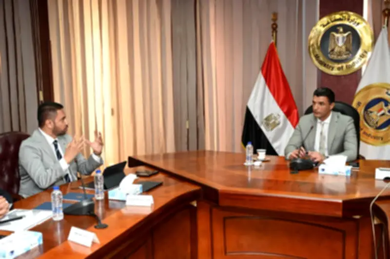 وزير الصناعة يبحث تدشين أول مصنع للأنظمة الذكية باستثمارات 30 مليون دولار
