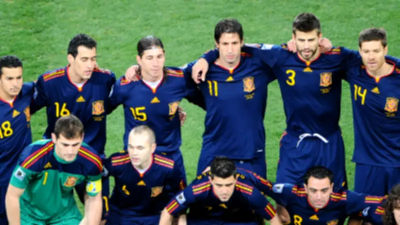 إنييستا يستحضر سيناريو 2010 لتحفيز إسبانيا قبل مواجهة السعودية في كأس العالم