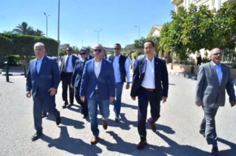 وزير الاستثمار يتابع الطاقات الإنتاجية لـ416 مشروعًا بالعامرية الحرة