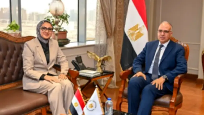 وزير الري يبحث مع محافظ الوادي الجديد جهود الحفاظ على الخزان الجوفي والتنمية المستدامة