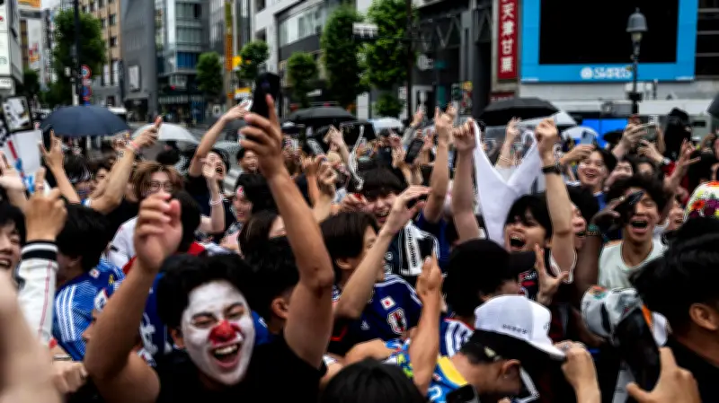 جماهير اليابان تبهر العالم بتنظيف المدرجات بعد تعادل مثير مع هولندا