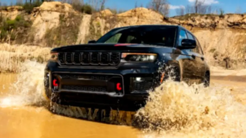 جيب تودع جراند شيروكي الهجينة وتطلق نسخة Trailhawk وOverland 2027