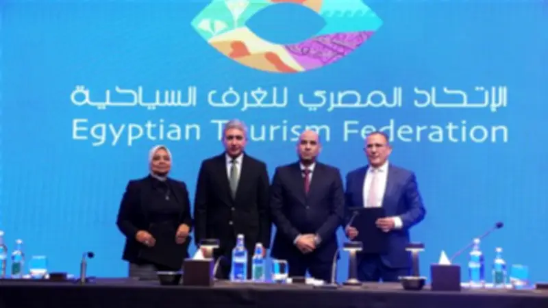 مبادرة مشتركة بين العمل والسياحة لتيسير تراخيص عمل الأجانب بالمنشآت السياحية