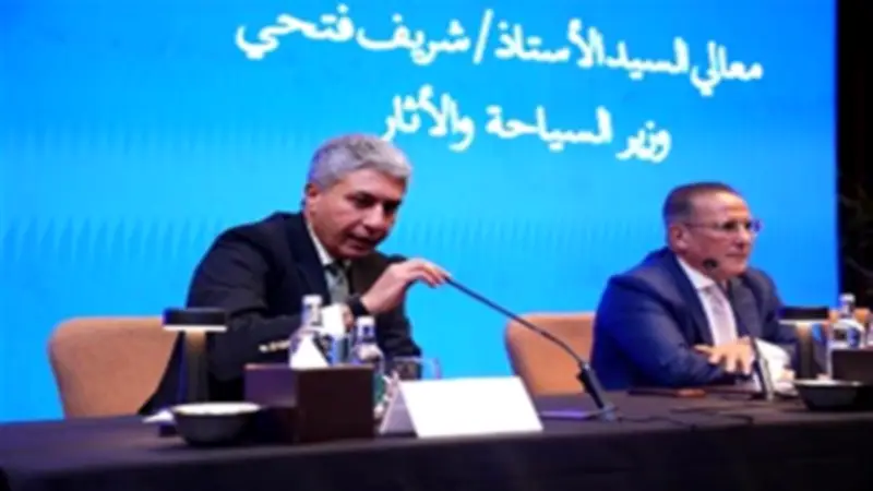 مبادرة مشتركة بين العمل والسياحة لتيسير تراخيص الأجانب بالمنشآت السياحية