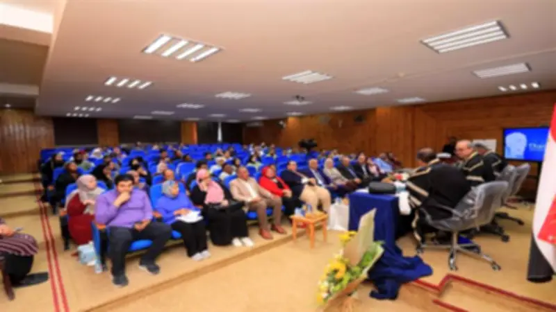رئيس جامعة كفر الشيخ يشهد مناقشة أول رسالة ماجستير بكلية طب الفم والأسنان