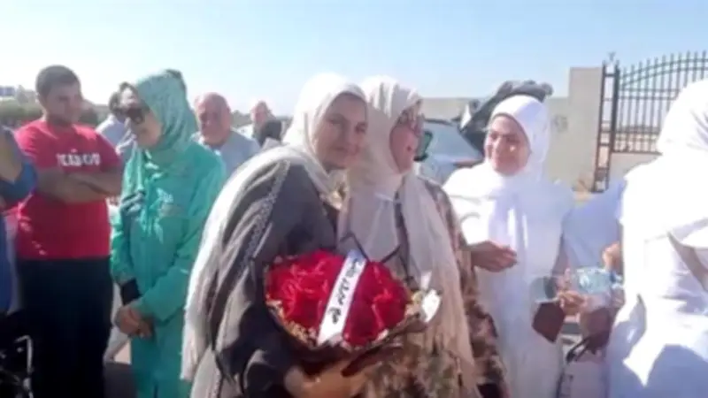 كفر الشيخ تستقبل أول أفواج حجاج الجمعيات الأهلية بالورود والتمور في أجواء فرحة