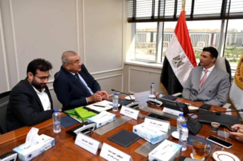 خالد هاشم يشجع شركات الأدوية على التوسع في تعميق صناعات المستلزمات الطبية