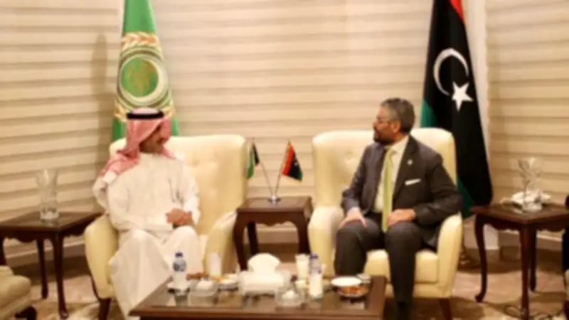 ثابت والمطيري يبحثان دعم قضايا العمل والتنمية البشرية في القاهرة