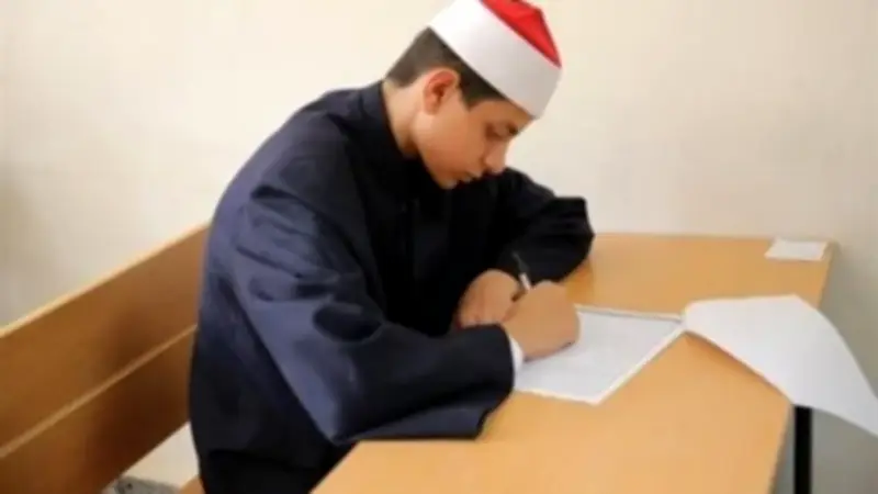طلاب الأدبي بالثانوية الأزهرية يؤدون امتحان الإحصاء اليوم الأحد