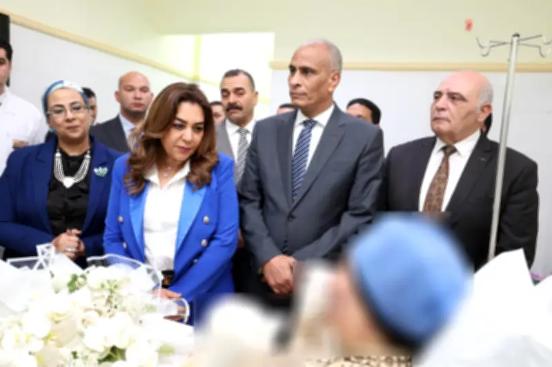 وزيرة التنمية المحلية تطمئن على صحة رئيسة قرية تفتيش أبوسكينة