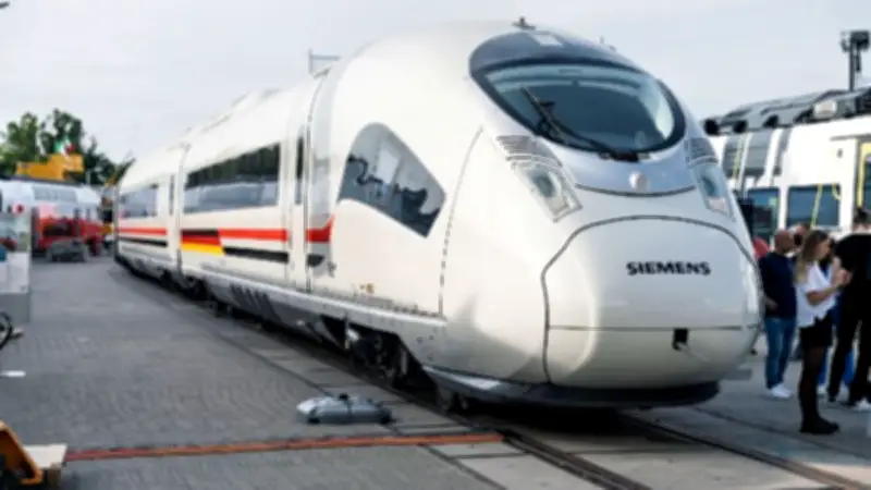 القطار الكهربائي الخفيف LRT.. رحلة من أكتوبر للعاصمة الإدارية في نصف ساعة قريبًا