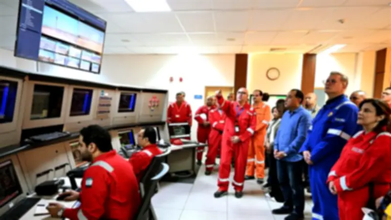 مدبولي: مصر تمتلك إمكانات واعدة في مجمعات إسالة الغاز الطبيعي