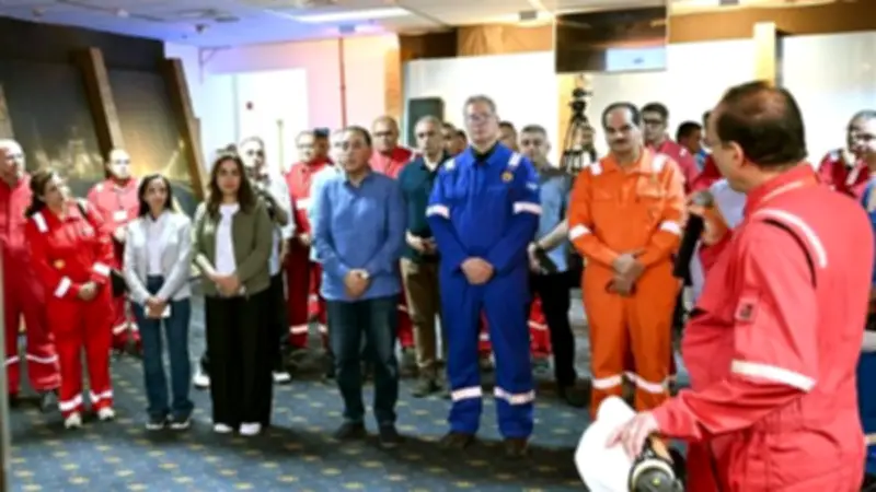 مدبولي: مصر تمتلك إمكانات واعدة في مجمعات إسالة الغاز الطبيعي