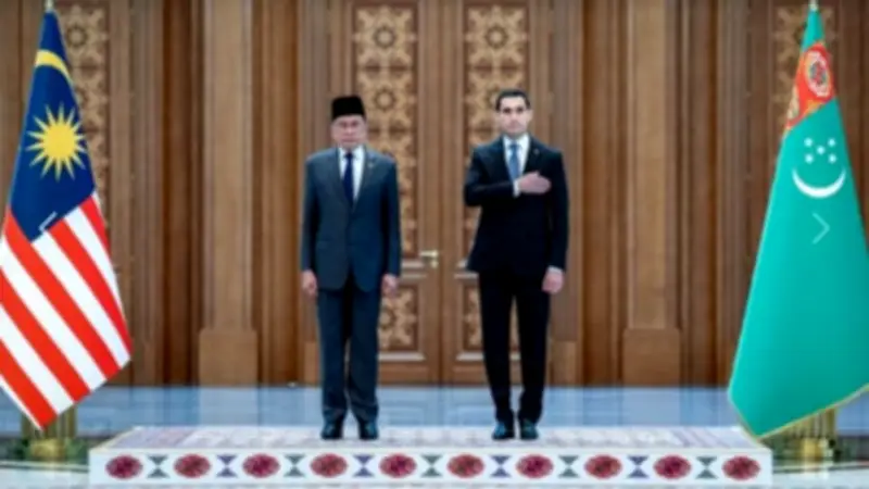رئيس وزراء ماليزيا ورئيس تركمانستان يبحثان تعزيز التعاون الثنائي