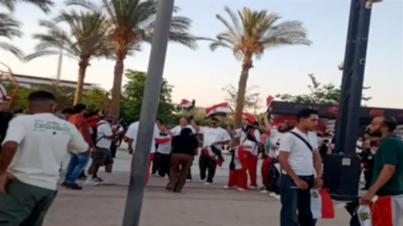 زحام جماهيري في الفان زون قبل مباراة مصر وبلجيكا وهتاف يا رب يسيطر