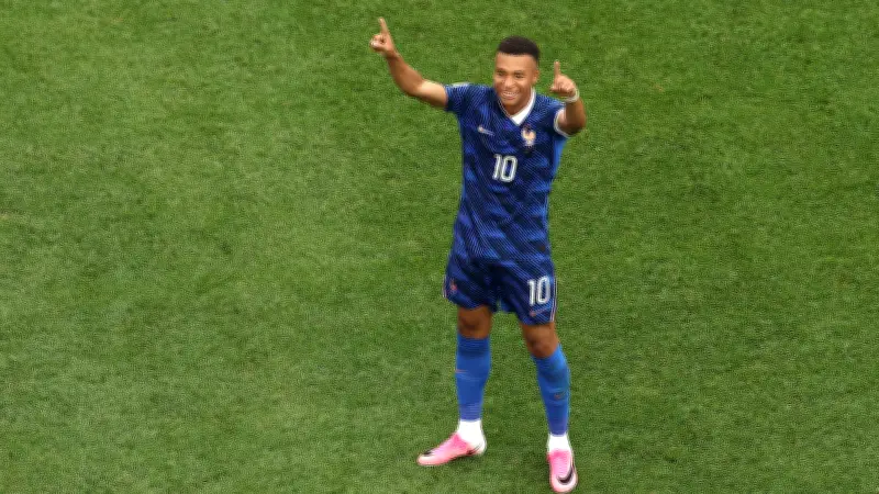 مبابي يسجل هدفه الـ15 في كأس العالم ويتساوى مع رونالدو