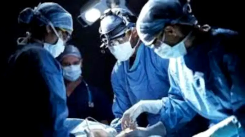 فريق طبي بمستشفى بنها ينقذ طفلة بعد اختراق سيخ حديدي لجسدها