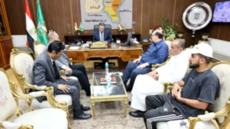 محافظ المنوفية يلتقي أهالي قرى بقويسنا وشبين الكوم ويوجه بحلول فورية