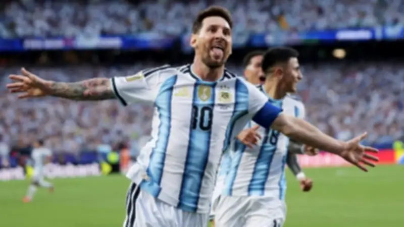 ميسي يسجل هدفاً عالمياً ويقود الأرجنتين للتقدم على الجزائر في كأس العالم 2026