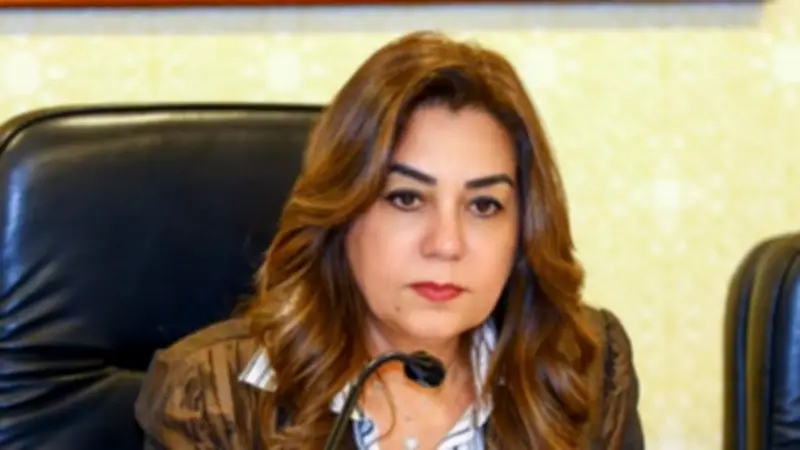 وزيرة التنمية المحلية تطمئن على حالة رئيسة وحدة قروية بكفر الشيخ بعد إصابتها أثناء إزالة تعديات