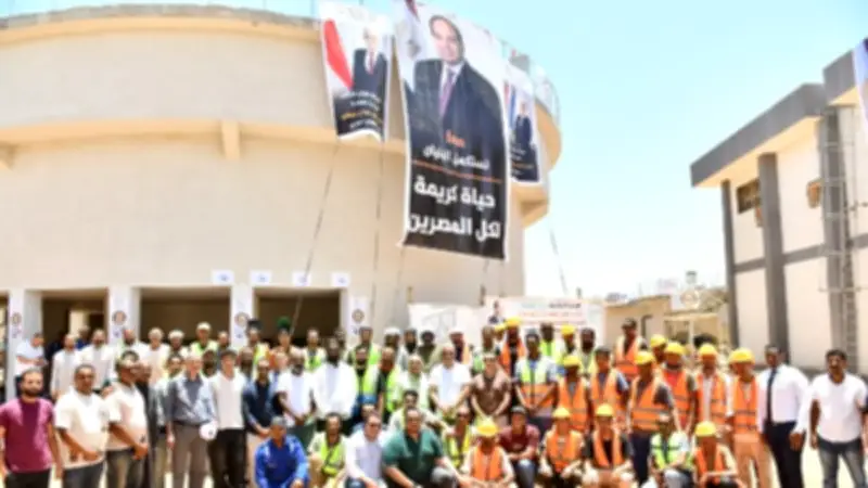 وزير الإنتاج الحربي ومحافظ أسوان يتفقدان مشروعات حياة كريمة