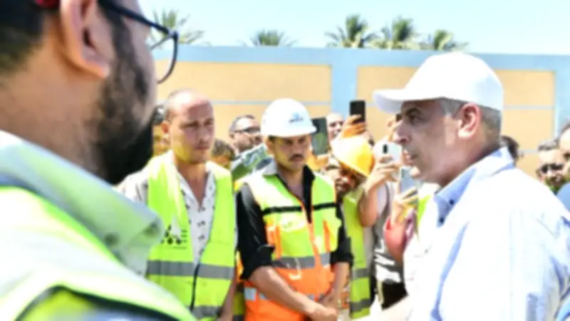 وزير الإنتاج الحربي يتفقد مشروعات حياة كريمة في أسيوط ويؤكد: المواطن أولاً