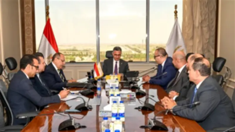 وزير التموين يبحث حلولاً تمويلية لدعم منافذ جمعيتي والانضمام لكاري أون