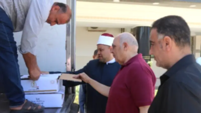 الأوقاف توزع 17 طنًا من لحوم صكوك الأضاحي على الأسر الأولى بالرعاية في 5 محافظات