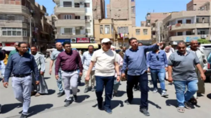 محافظ المنيا يتفقد 37 محلاً تجارياً ويوجه بفحص شكاوى المواطنين واتخاذ الإجراءات اللازمة