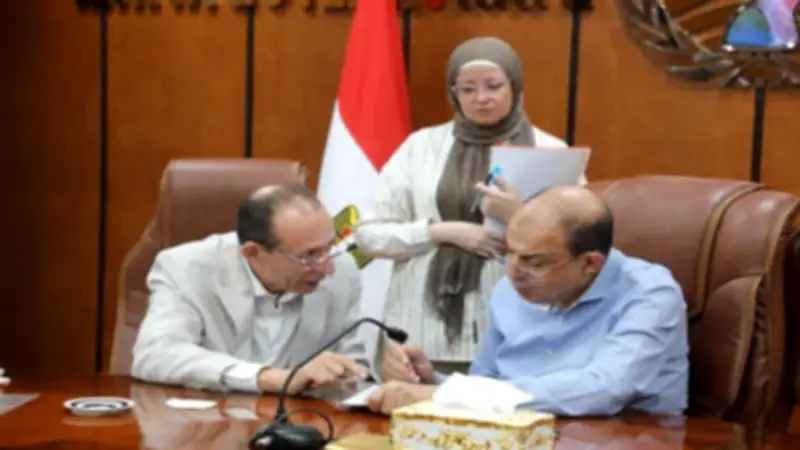 محافظ المنيا يلتقي نواب وشيوخ شمال المحافظة لبحث مطالب المواطنين