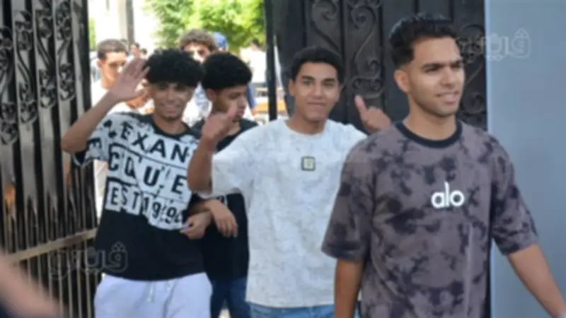 مشاعر متباينة لطلاب الثانوية بالجيزة بعد أول أيام الامتحانات
