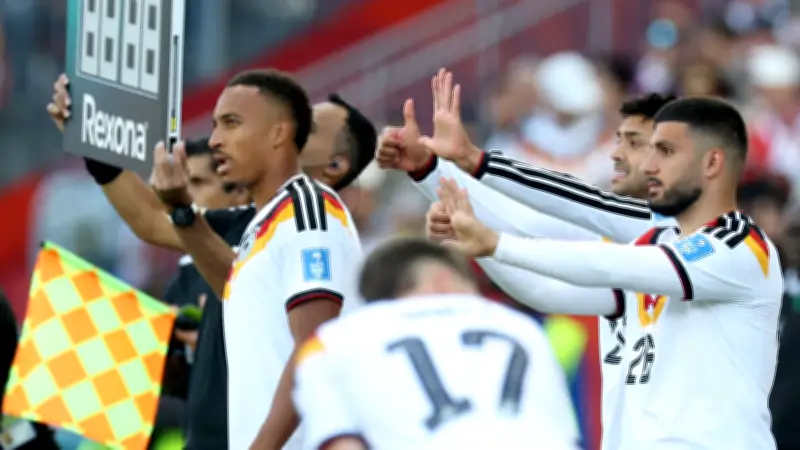 طاقم تحكيم مغربي بقيادة جلال جيد يدير مباراة ألمانيا وباراجواي في كأس العالم