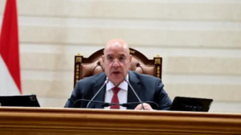 برلماني يعترض على ترتيب الكلمة في النواب ورئيس المجلس يرد