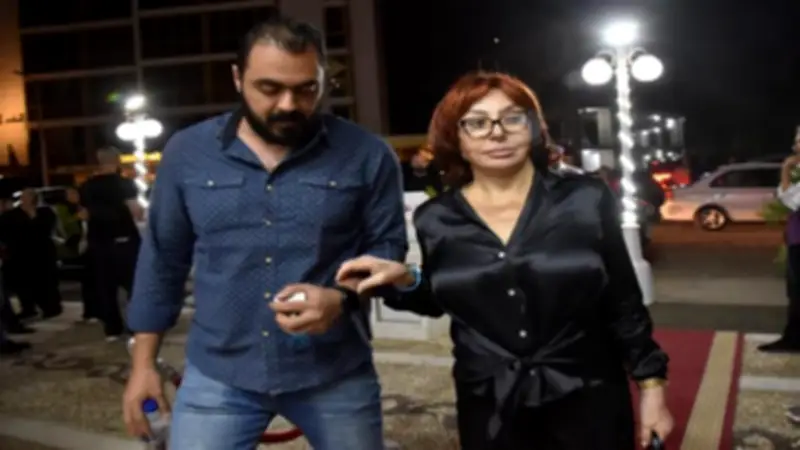في ظهور نادر.. نبيلة عبيد تحضر عزاء شقيق الإعلامية سهير شلبي