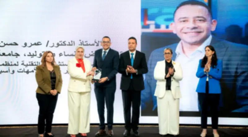 تكريم الدكتور عمرو حسن من اللجنة الوطنية للقضاء على ختان الإناث تقديراً لدوره في التوعية
