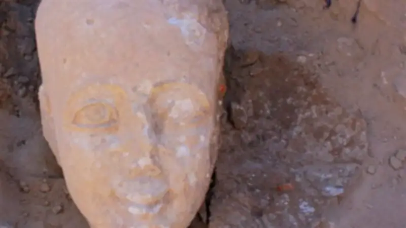 اكتشاف أجزاء جديدة من معبد القصر القديم بالواحات البحرية يعود للأسرة 26