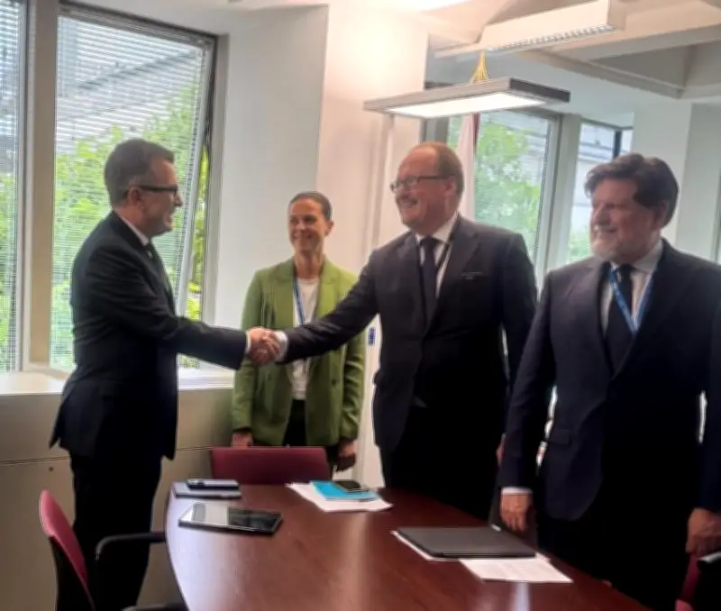 وزير التخطيط يبحث مع OECD إطلاق المرحلة الثانية من البرنامج القطري