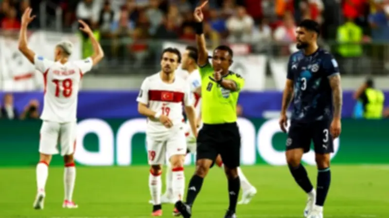 بعشرة لاعبين.. باراجواي تهزم تركيا وتقترب من التأهل لكأس العالم