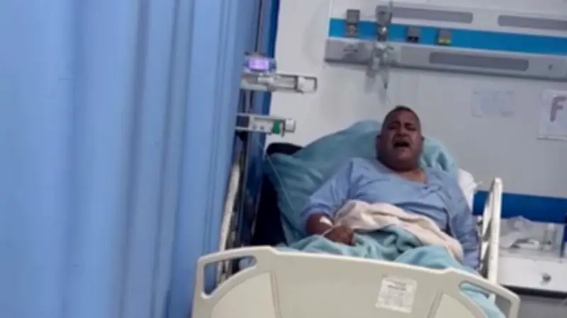 مريض يرتل القرآن في العناية المركزة ويبكي المتابعين