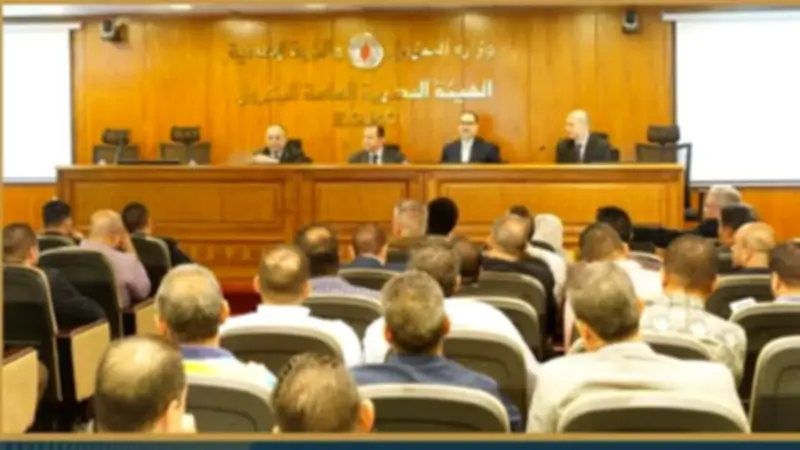 هيئة البترول تناقش تحويل السيارات المتقادمة للعمل بالكهرباء بالتعاون مع تاون جاس